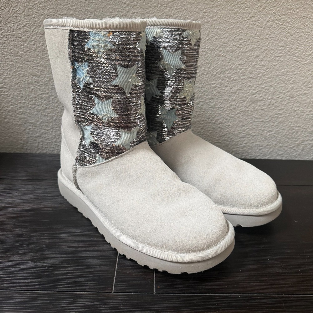 Ugg Australia Boots Classic Short Sequin Stars Booties Grey Silver Size 7- EUC